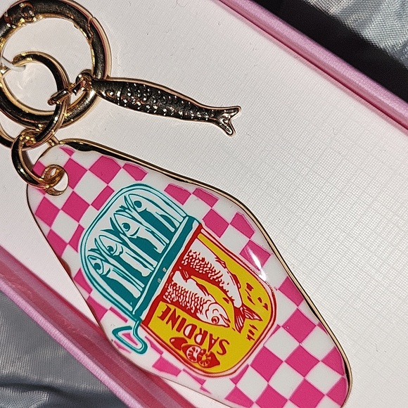 Piper K Sardine Key Chain & Bag Charm BNIB Te. Fob LS - Picture 3 of 4
